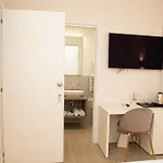 Roxy Luxury House