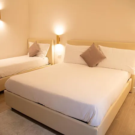 Roxy Luxury House