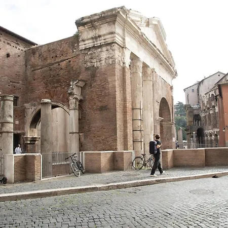 לינה וארוחת בוקר Roxy Luxury House 4*