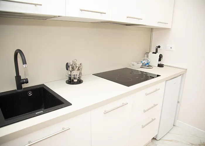 לינה וארוחת בוקר Roxy Luxury House 4*