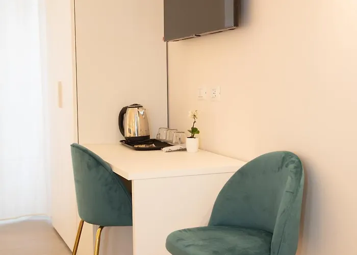 לינה וארוחת בוקר Roxy Luxury House 4*