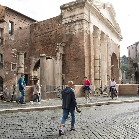 Roxy Luxury House Bed & Breakfast 4*