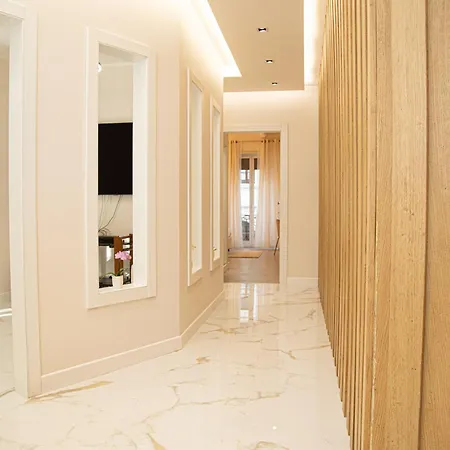 Roxy Luxury House Bed & Breakfast