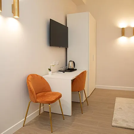 Roxy Luxury House Bed & Breakfast 4*