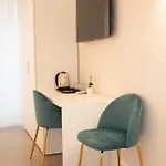 Alojamento de Acomodação e Pequeno-almoço Roxy Luxury House 4*