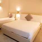 Roxy Luxury House